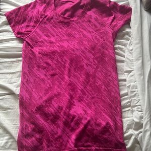 Lululemon T-shirt